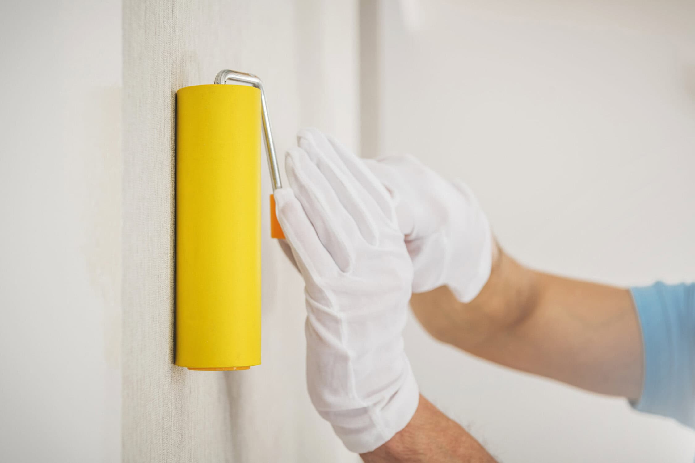 Vinyl Wallpapers Wall Application Using Roller